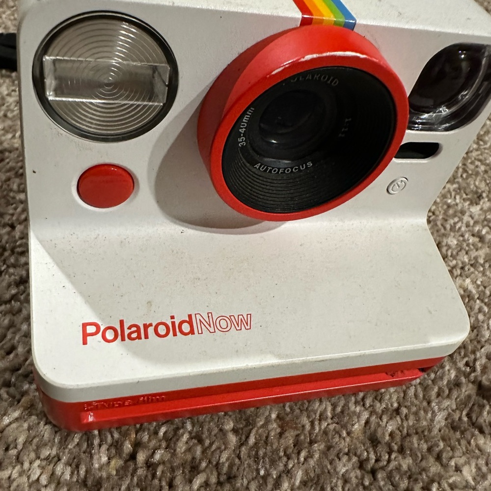 Polaroid Now Vibrant Red Instant Camera - Picture 2 of 16